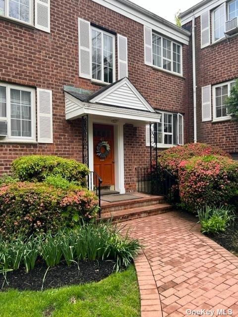 40 Nathan Hale #62B, Huntington, NY 11743