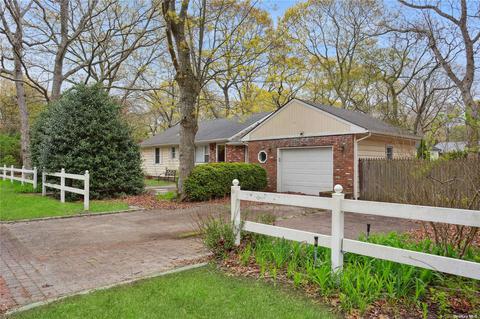 1 N Oak Dr, Hampton Bays, NY 11946
