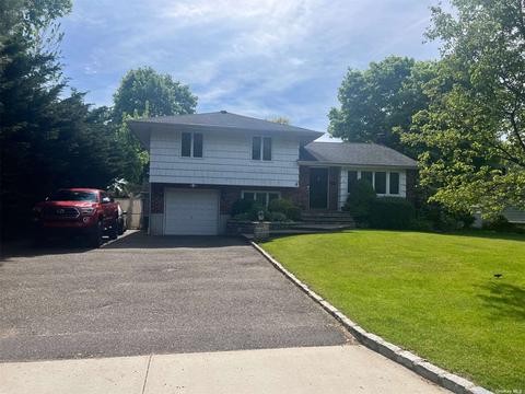 14 Kings Park Rd, Commack, NY 11725