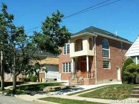 82-49 259th St, Floral Park, NY 11004