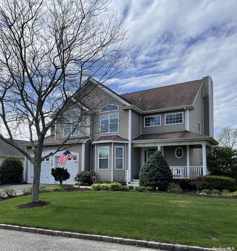 17 Tyler Dr, Riverhead, NY 11901