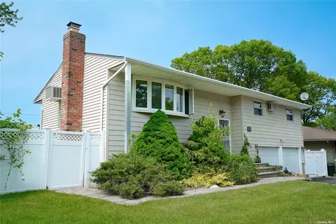 22 Fisher Rd, Commack, NY 11725