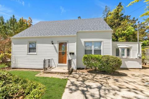 362 Mill Rd, Valley Stream, NY 11581