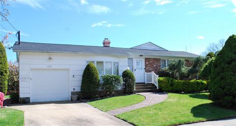 122 Plitt Ave, Farmingdale, NY 11735