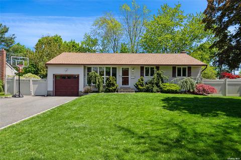 33 Bluegrass Ln, Commack, NY 11725