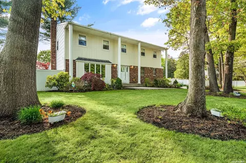 3 Lumber Dr, Kings Park, NY 11754