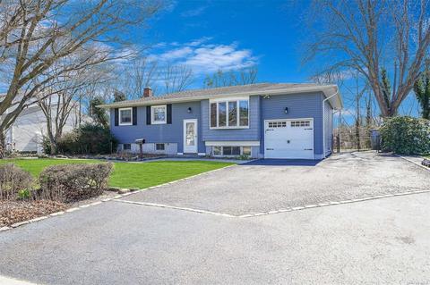 38 Seneca Dr, Commack, NY 11725