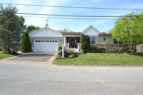 3 La Salle Ln, Kings Park, NY 11754