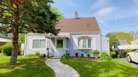 3209 N Jerusalem Rd, Levittown, NY 11756