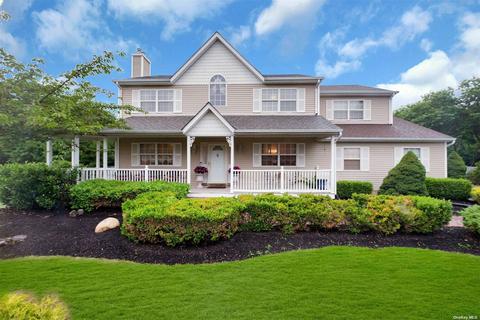 58 E Greentree Dr, Medford, NY 11763