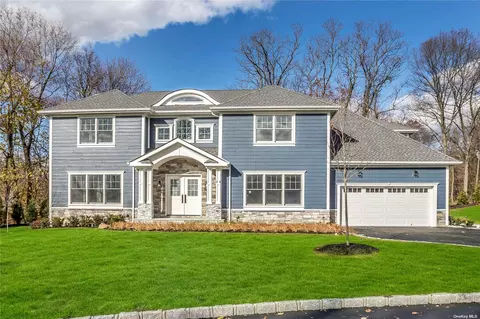 18 Gatehouse Ct, East Hills, NY 11576