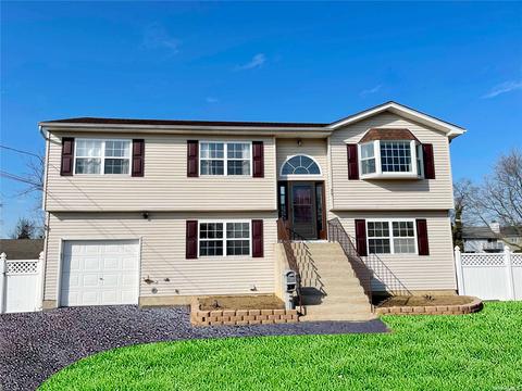 53 Roslyn St, Islip Terrace, NY 11752