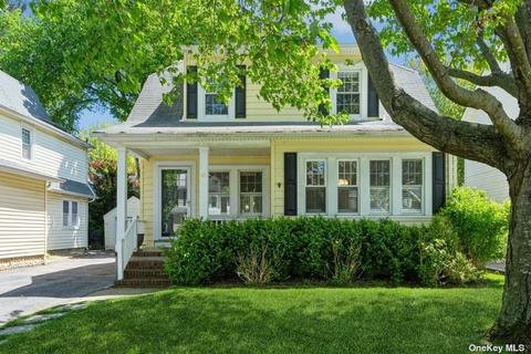 91 Roosevelt St, Garden City, NY 11530