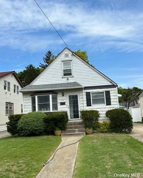 241 E Mineola Ave, Valley Stream, NY 11580