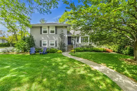 130 Hayes St, Garden City, NY 11530