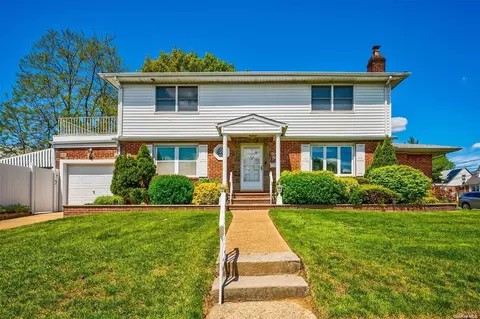 41 Seaton Pl, Valley Stream, NY 11580