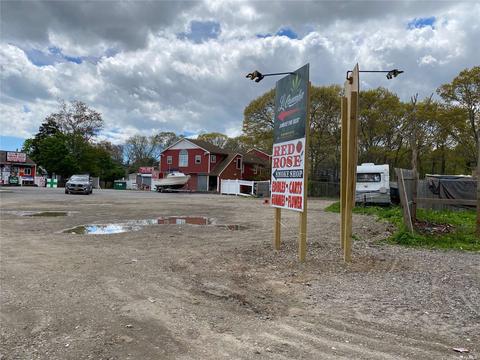 108 Poospatuck Ln, Mastic, NY 11950