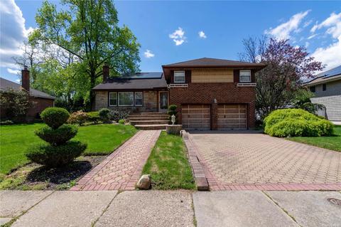 53 Waterbury Ln, Westbury, NY 11590
