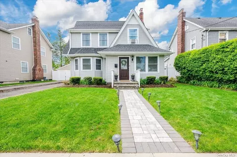 120 Leverich St, Hempstead, NY 11550