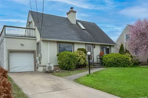 47 Avon Rd, Hewlett, NY 11557