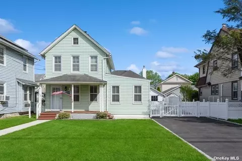 160 Rocklyn Ave, Lynbrook, NY 11563