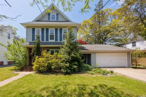 100 Riverside Dr, Rockville Centre, NY 11570