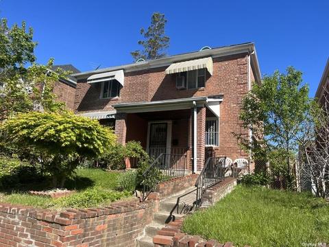 175-11 73rd Ave, Fresh Meadows, NY 11366