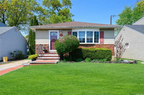 155 Fillmore St, Massapequa Park, NY 11762