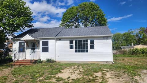 121 Cranberry Dr, Mastic Beach, NY 11951