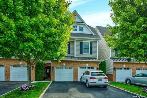 250 Roosevelt Way #11104, Westbury, NY 11590