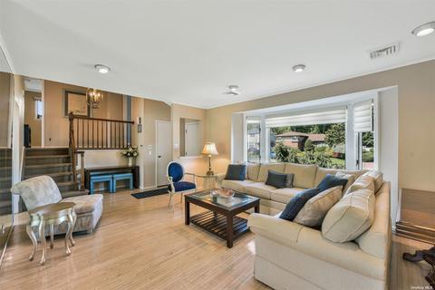106 Gate Ln, Levittown, NY 11756