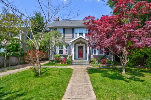 61 Cedar Ave, Rockville Centre, NY 11570