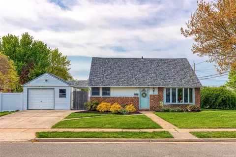 3 Short Ln, Bellmore, NY 11710