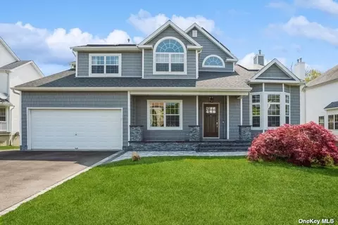 75 Beechwood Dr, Manorville, NY 11949