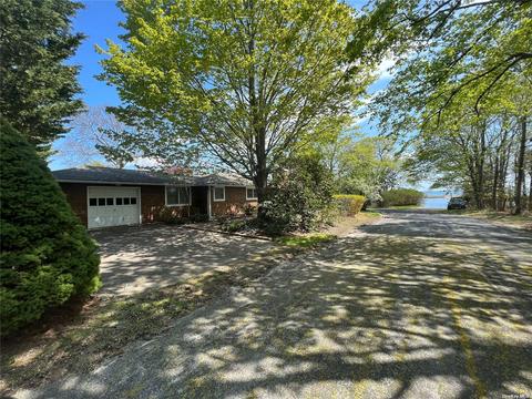 1715 Minnehaha Blvd, Southold, NY 11971