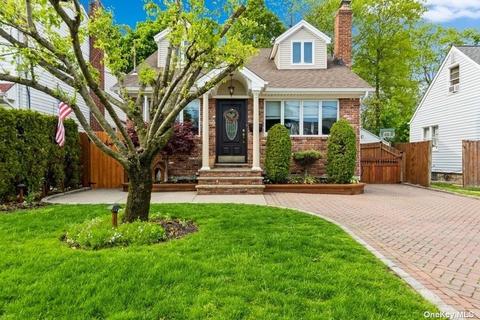 2493 7th Ave, East Meadow, NY 11554
