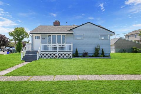 250 Hudson Ave, Freeport, NY 11520