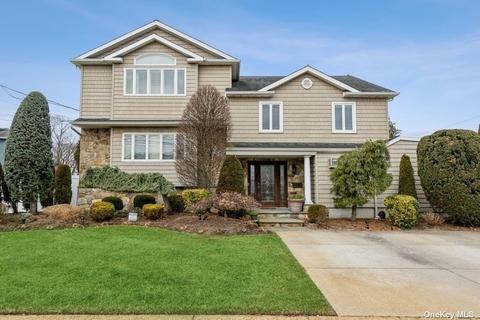 2353 Legion St, Bellmore, NY 11710