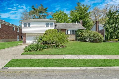 1505 Eric Ln, East Meadow, NY 11554