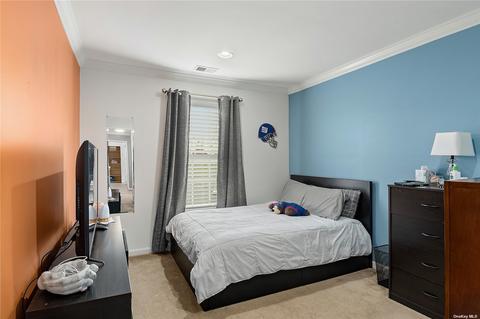 6 Wallington Ct, Middletown, NY 10940
