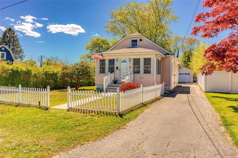 92 Avery Ave, Patchogue, NY 11772