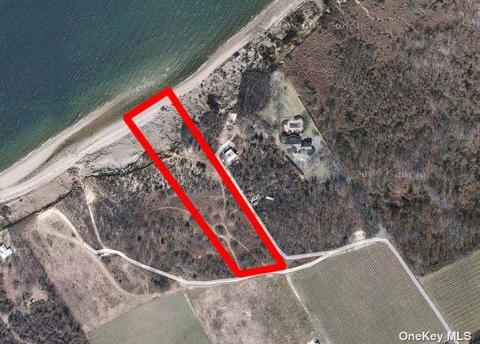 50 Bergen Ave, Mattituck, NY 11952