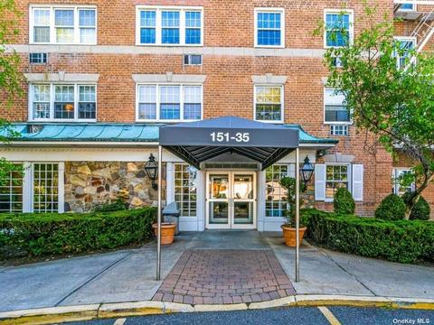 151-35 84th St #6N, Howard Beach, NY 11414