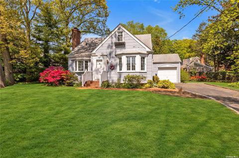 8 Lee St, Huntington, NY 11743