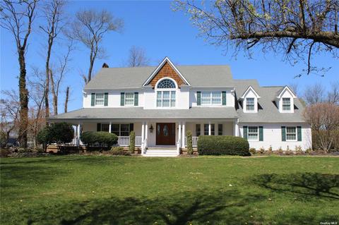 11 Apricot Rd, Mount Sinai, NY 11766
