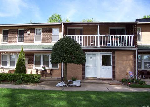 66 Artist Lake Dr #66, Middle Island, NY 11953