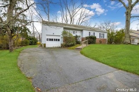 14 Norma Ln, Kings Park, NY 11754