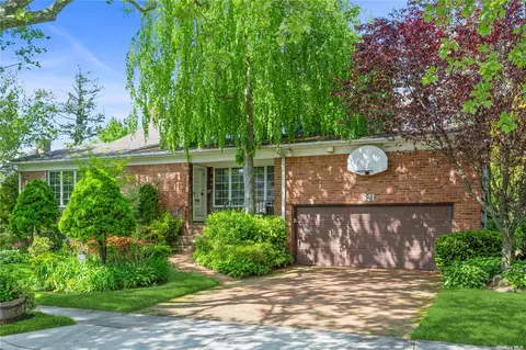 821 Longview Ave, Valley Stream, NY 11581