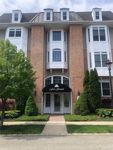 347 Trotting Ln #347, Westbury, NY 11590