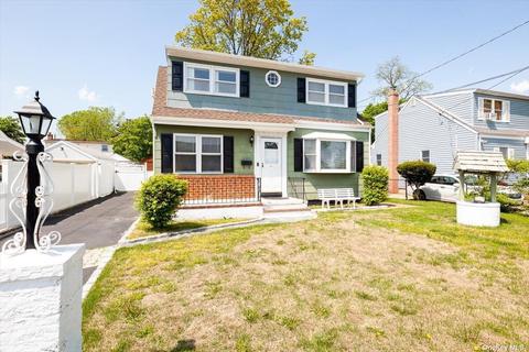 311 Maple Ct, Copiague, NY 11726